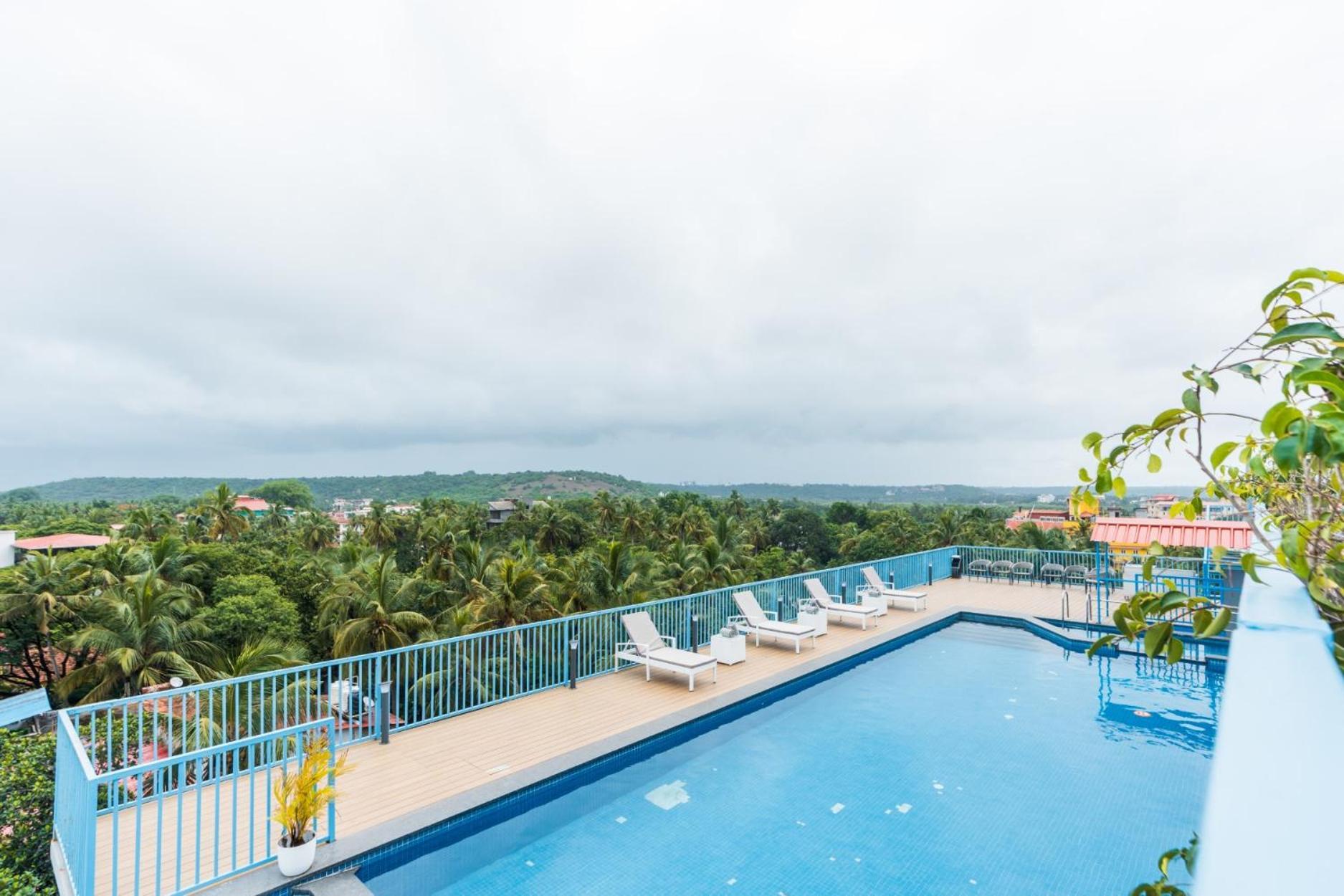 Hotel De Mandarin Candolim Exterior foto
